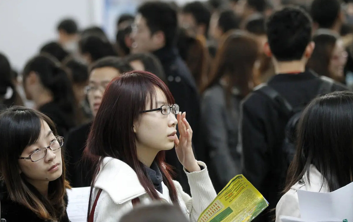 与通知书一起寄来的“银行卡”，与普通银行卡不同，新生要注意