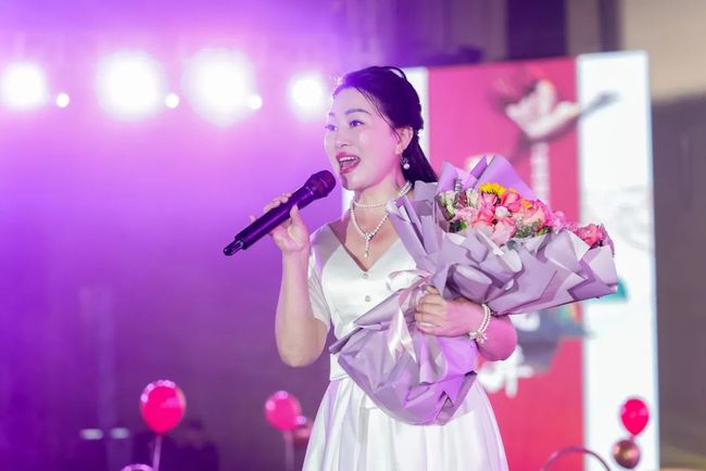我们·恣意流年｜肤诗华娜2021深圳年会盛典完美落幕