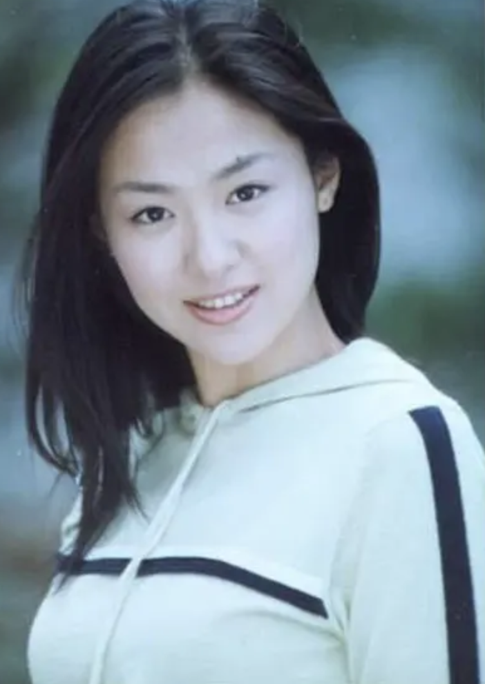 “古装女神”沈傲君的清醒人生，和她生命中爱过的2个重要男人