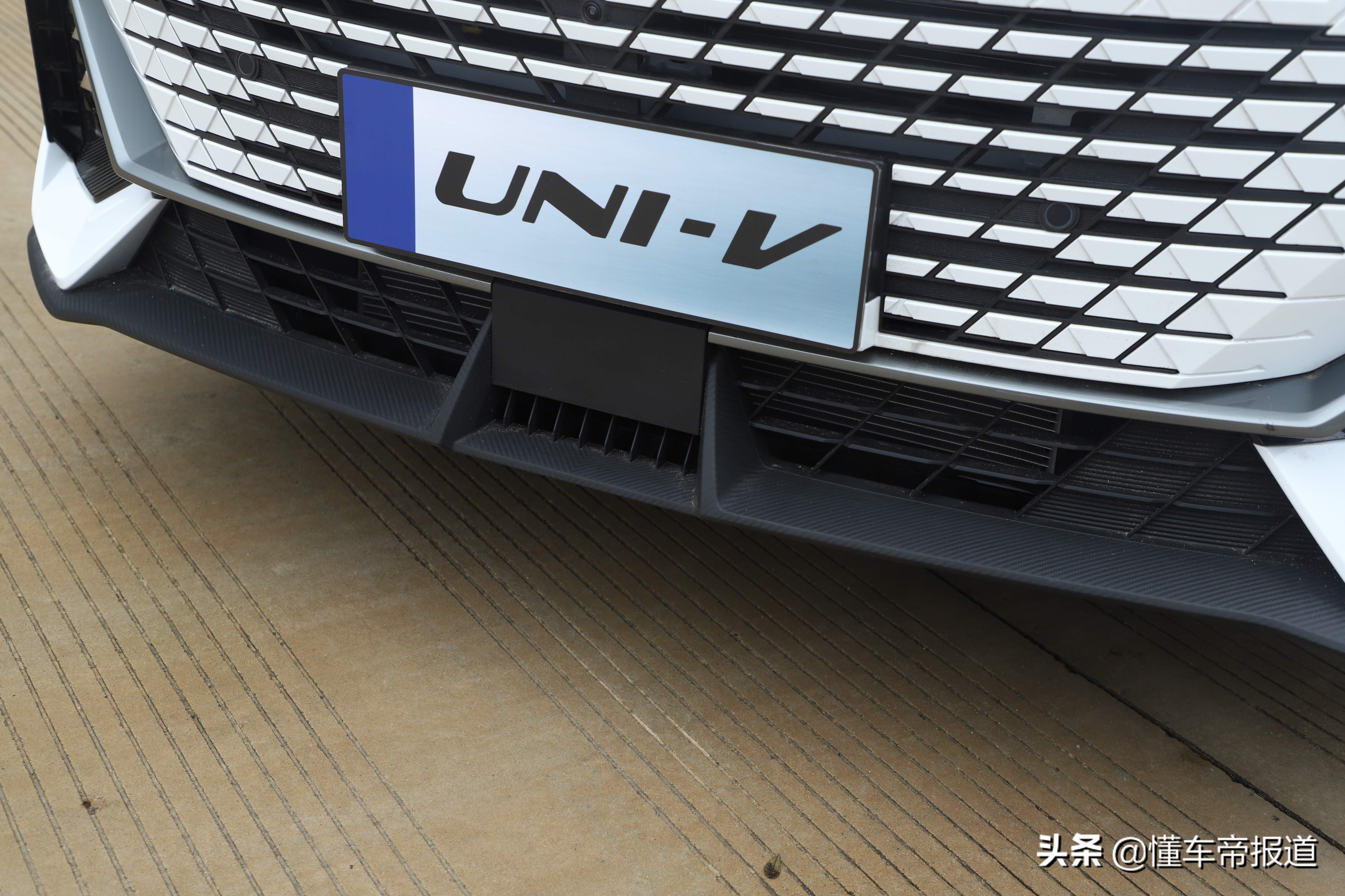 新车|10万出头就带电动尾翼，长安UNI-V会不会成又一辆“神车”？