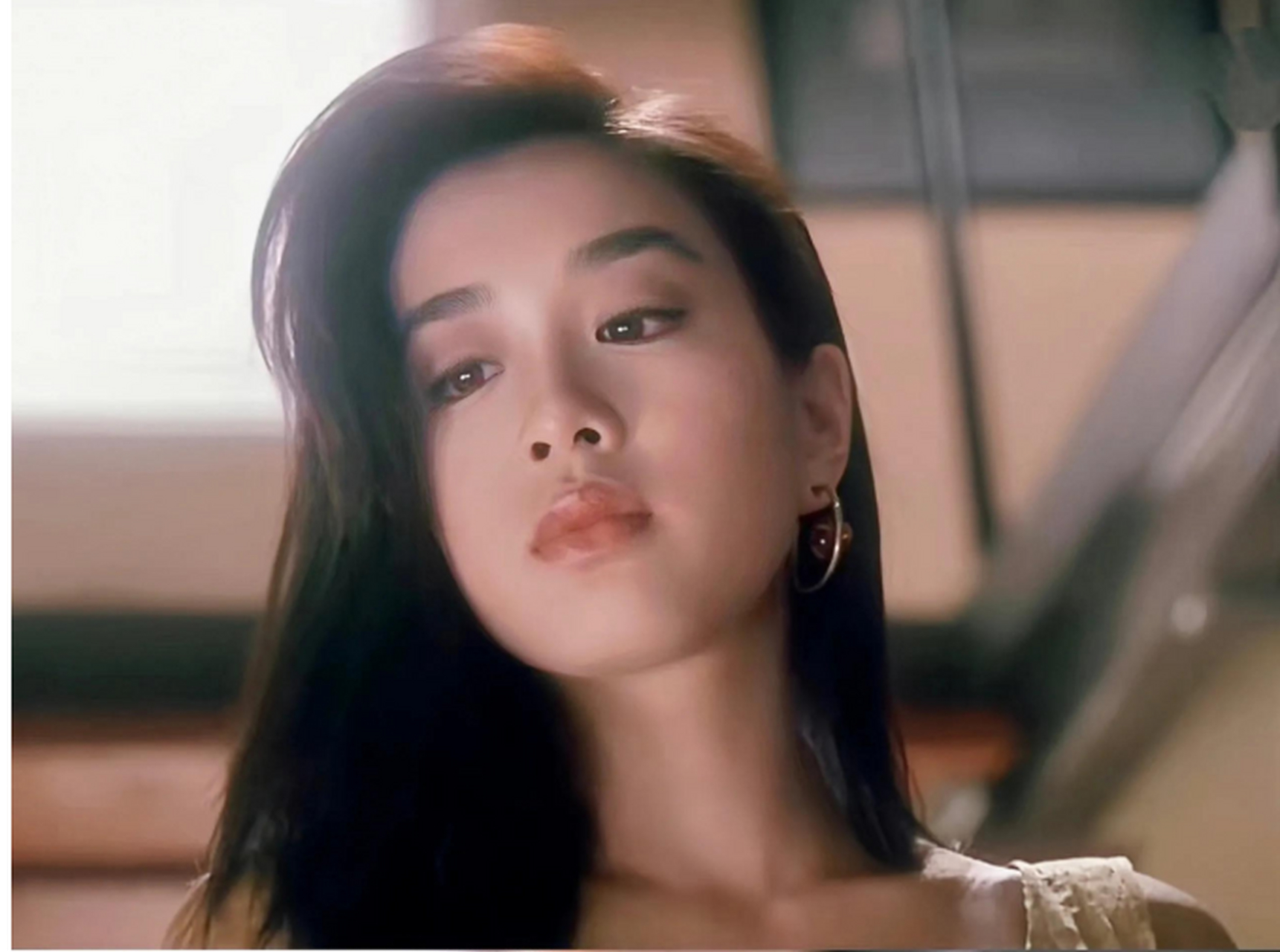 1993年,钟丽缇因获得"国际华裔**"比赛冠军而成功出道演艺圈.