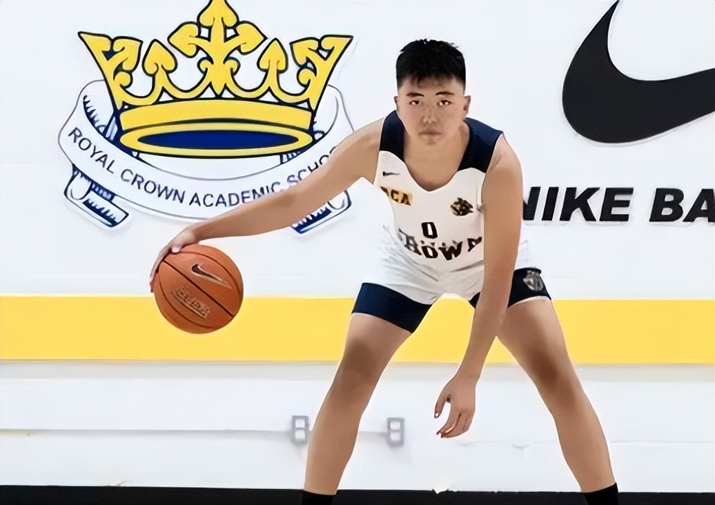 nba現在還有哪些中國人（轟53分+13記三分！中國17歲天才出爐：2米01神槍留洋，未來沖NBA）