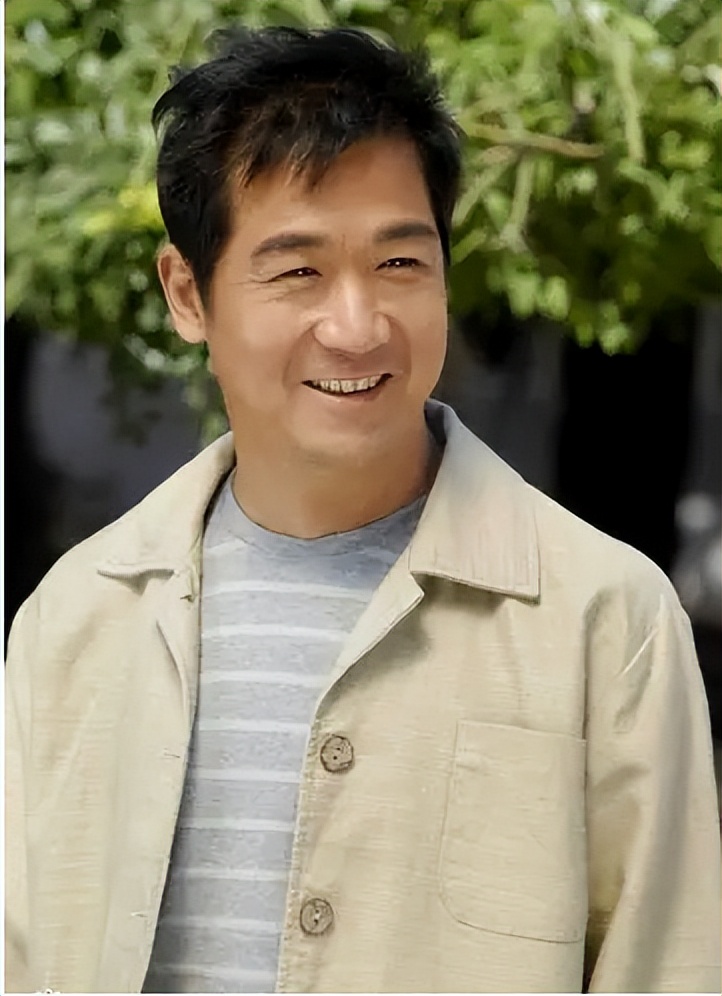 张国立为什么要离开罗秀春，转而对宜妃邓婕钟爱一生？