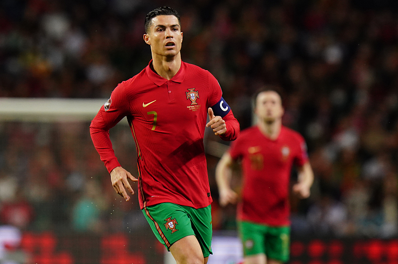 足球赛在哪里看直播（晚上8点开始，CCTV5连播3场足球，两支国足陆续出战，C罗压轴登场）