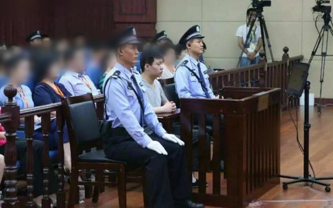 2016年山东青年因母受辱行凶案：震惊全国的恶性凶杀事件