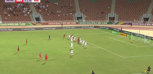 中国足球对阿曼比（半场-国足0-1阿曼 阿拉维世界波破门戴伟浚远射造威胁+送妙传）