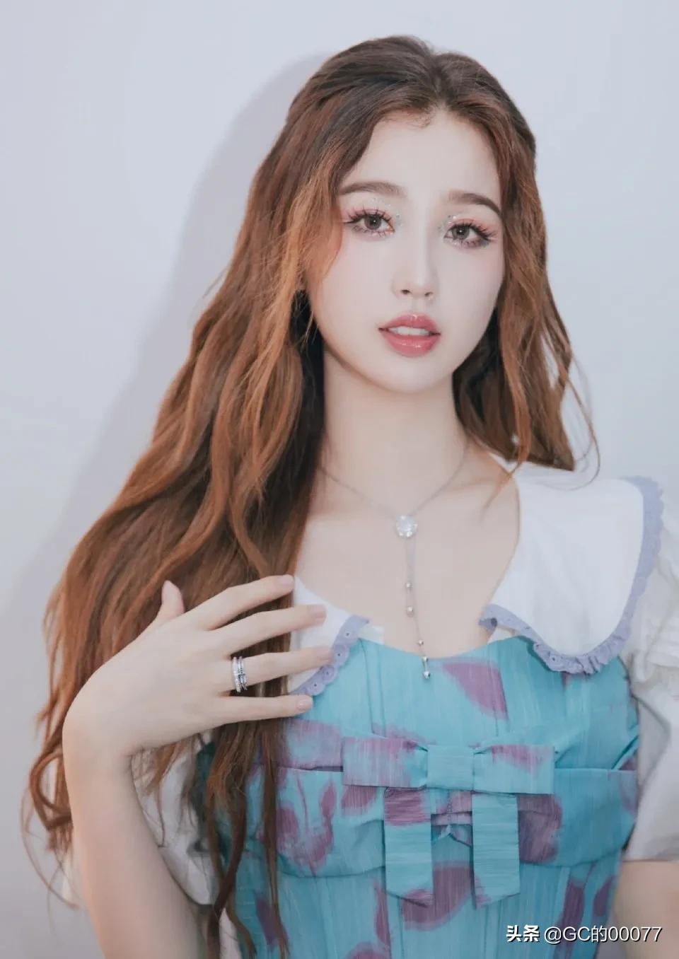 明星图片虞书欣