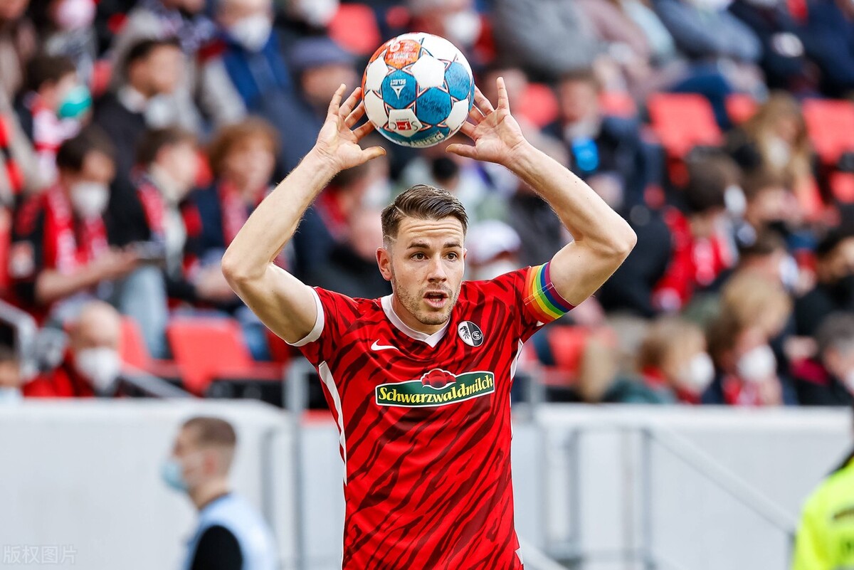 足球裁判开球怎么站位（伪球迷的自我修养(一)：你还不知道的足球比赛规则都在这里）