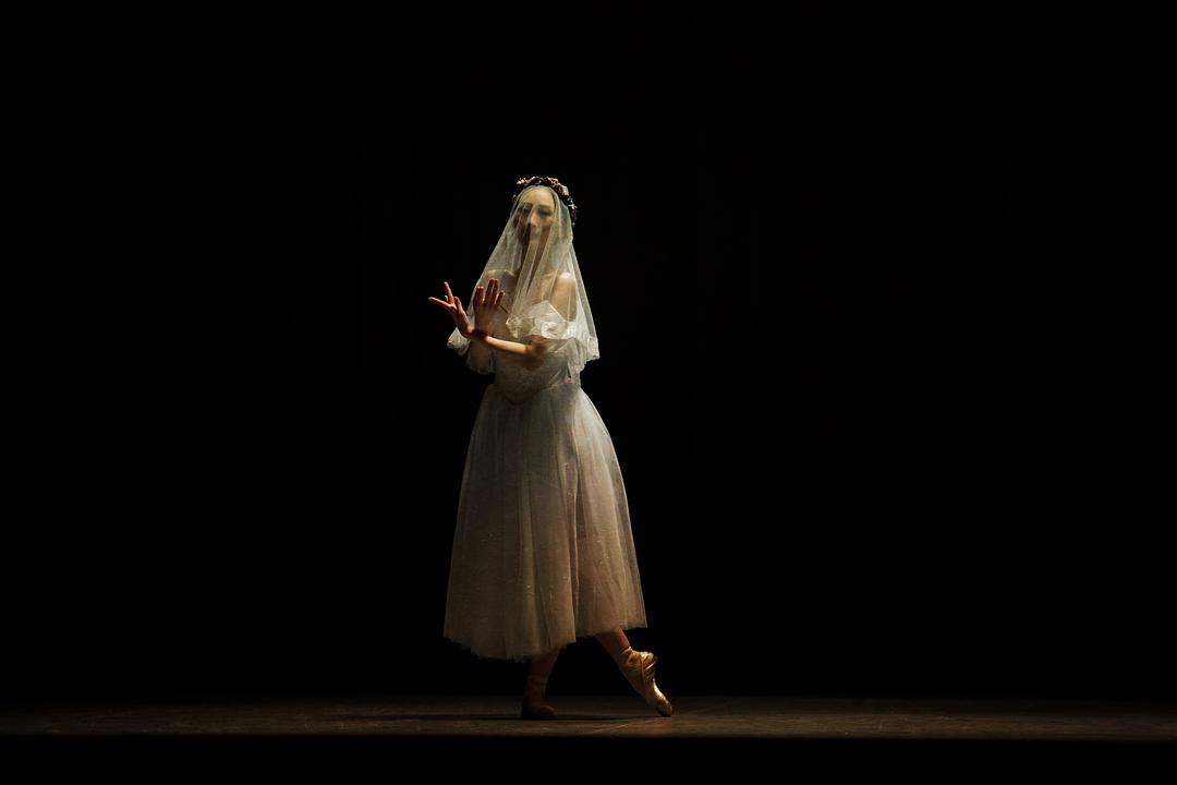 首播4小时就拿下飙升榜第二名，悬疑片《远山淡影》凭啥这么横？