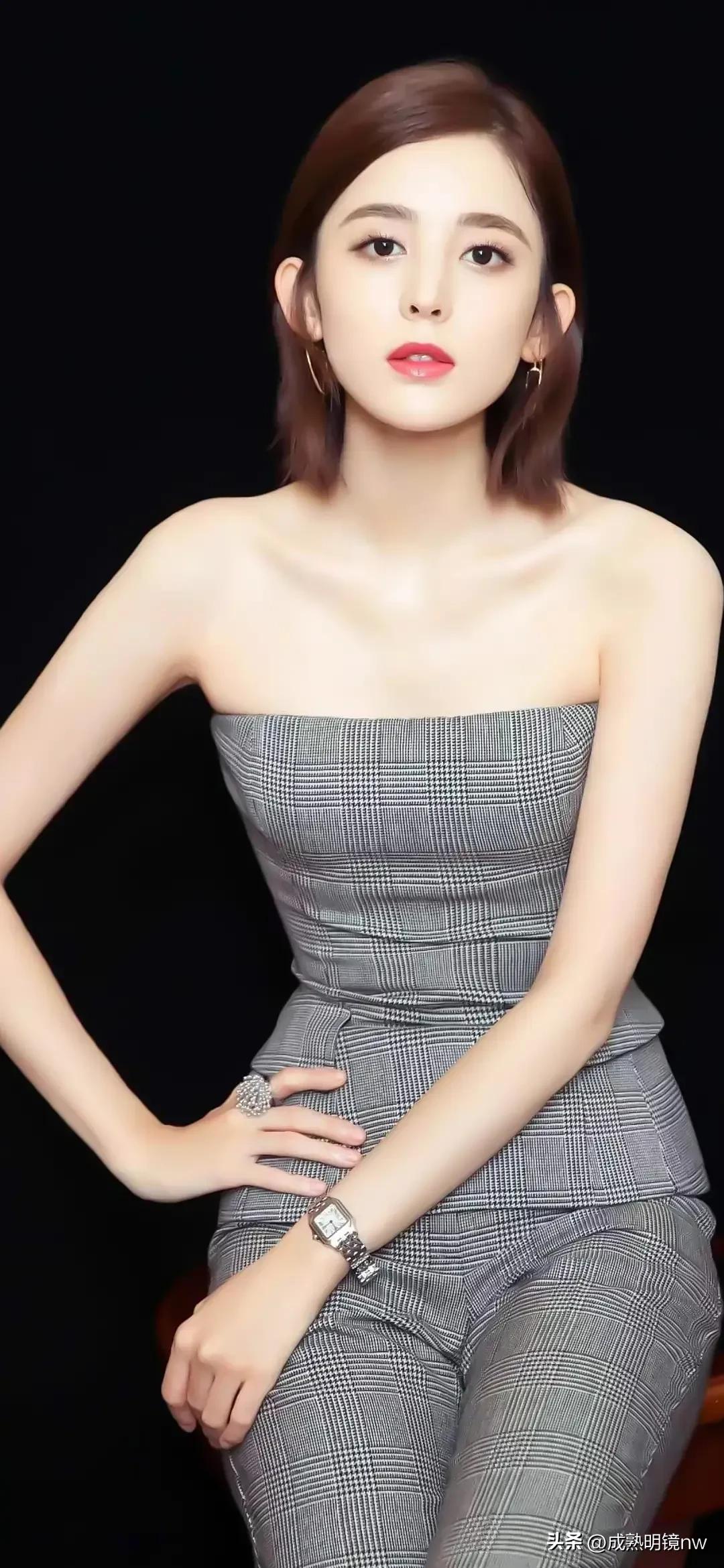 五官精致,貌美如花的古力娜扎,楚楚动人的写真照