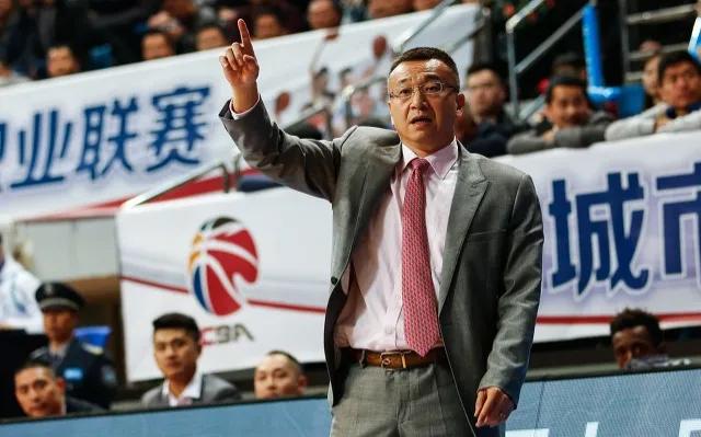 确定下课！中国篮坛最争议教练退出国家队，姚明全力打造梯队建设