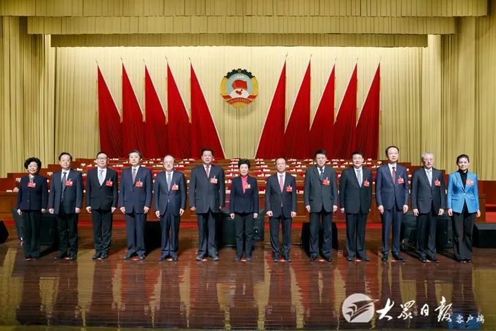 省政协十二届五次会议胜利闭幕
