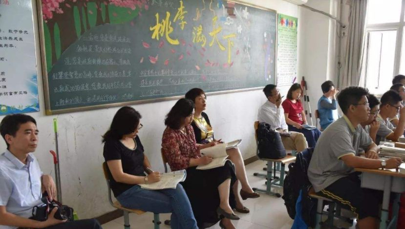 震旦学院事件引发连锁反应，一大学老师断章取义，高材生毅然举报