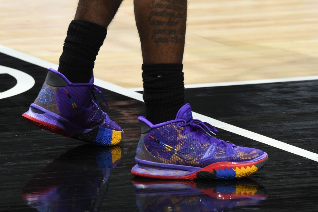 nba球员为什么穿欧文7（欧文欧神仙NBA赛场穿了哪些Nike Kyrie 7代篮球鞋经典回顾）