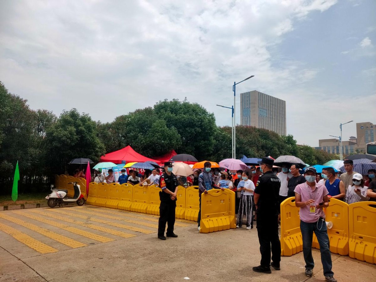 “警”随高考 昌南公安为你护航！