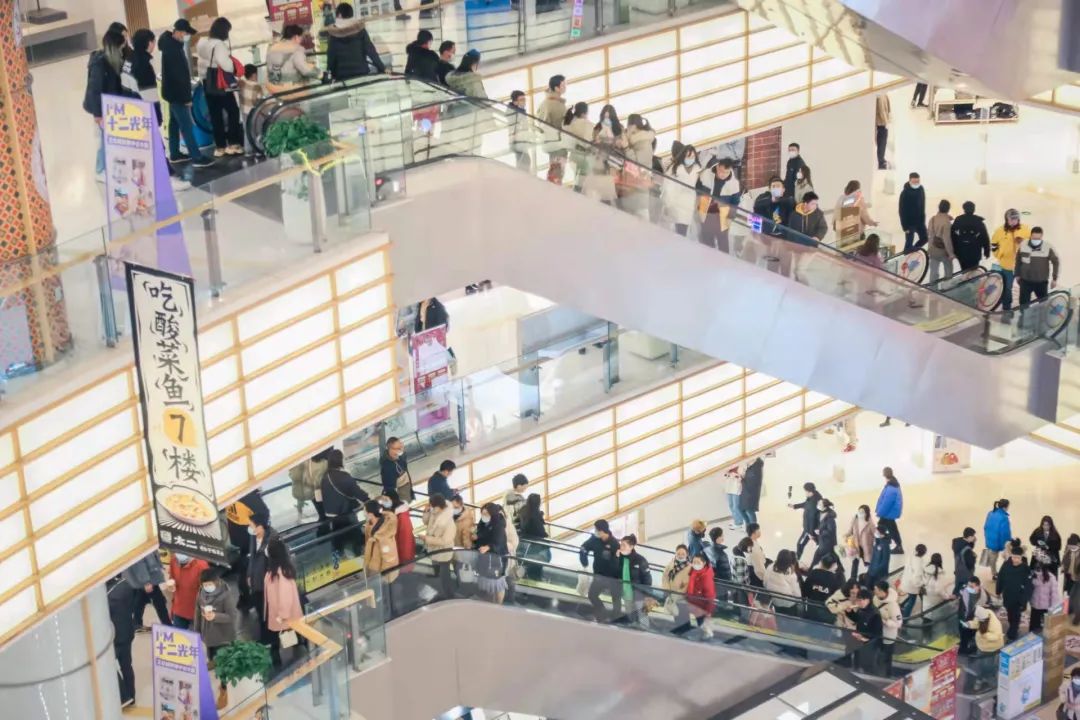 港式浪漫、硬核福利、现场求婚…快来pick你心目中最IN虎年现场