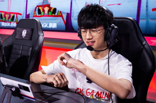 虎牙又添王者荣耀顶级主播,首秀风头盖过大仙)