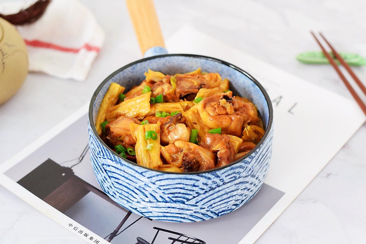 鸡肉和什么菜搭配最好吃视频(鸡肉和什么菜搭配最好吃)_友友