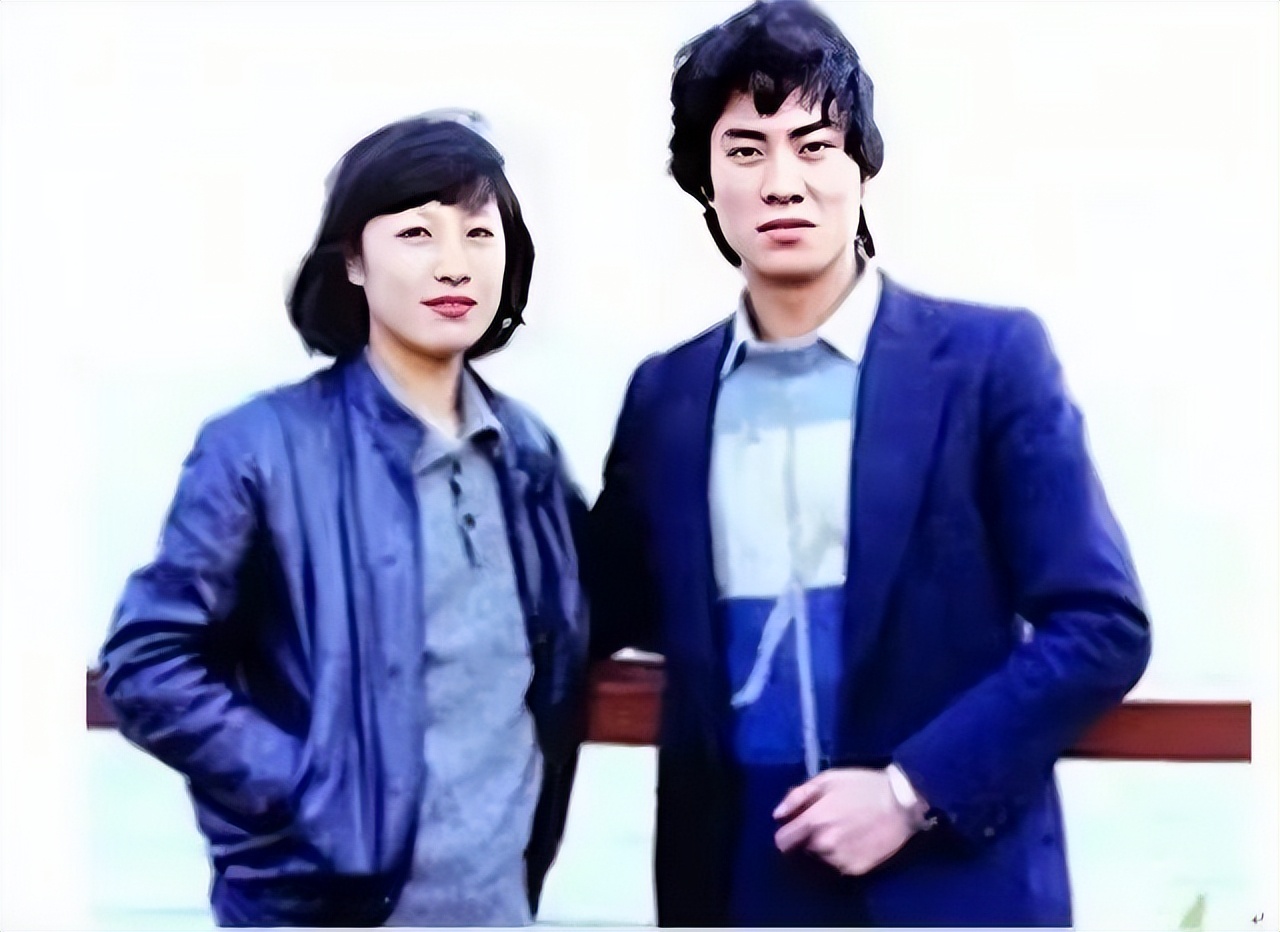 歌手江涛：娶富家女为妻，走红后不变心，如今54岁已升级当爷爷