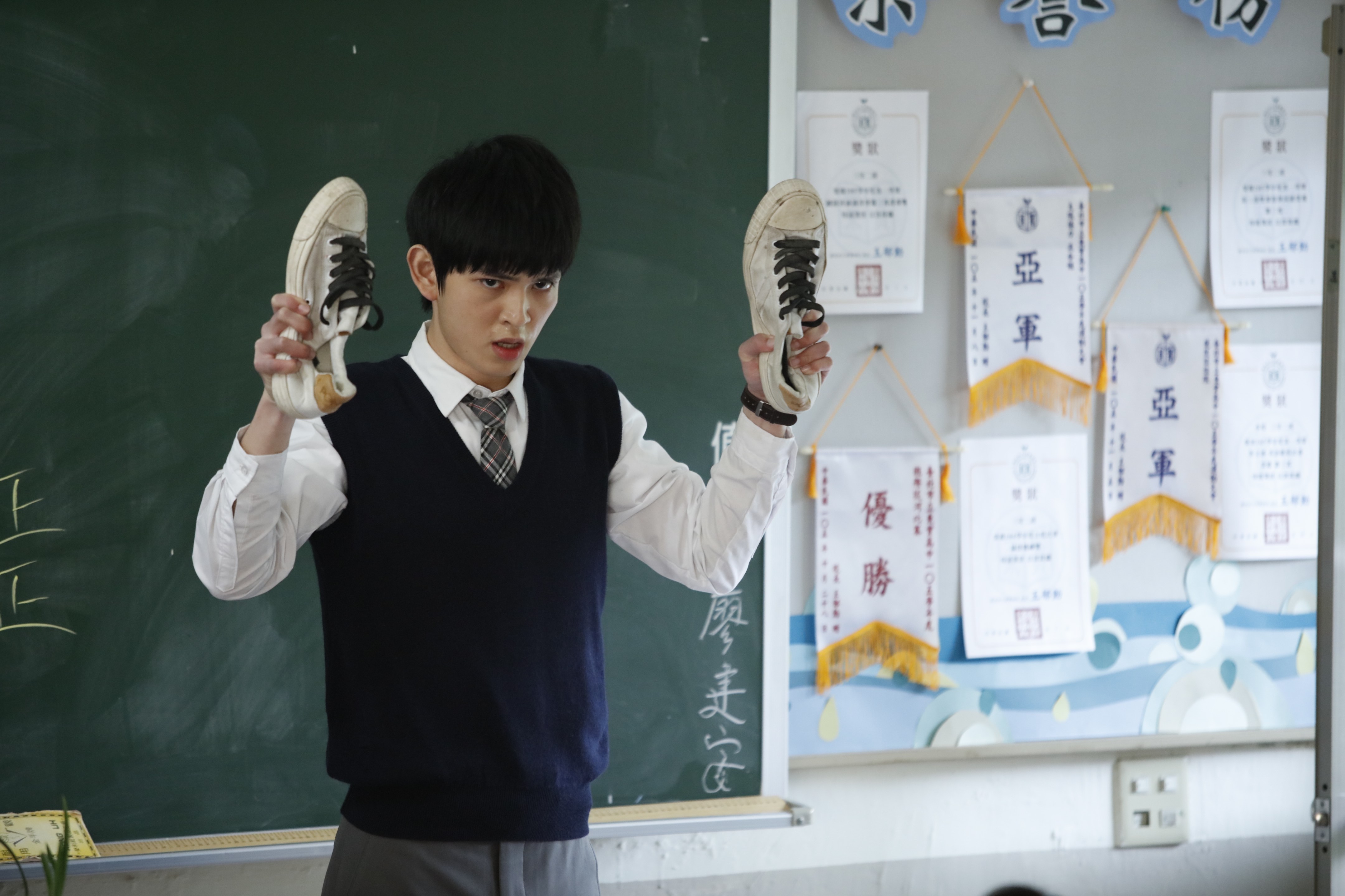 既有恐怖片的惊悚，也有校园欺凌的罪恶，令人惊艳的台湾B级片