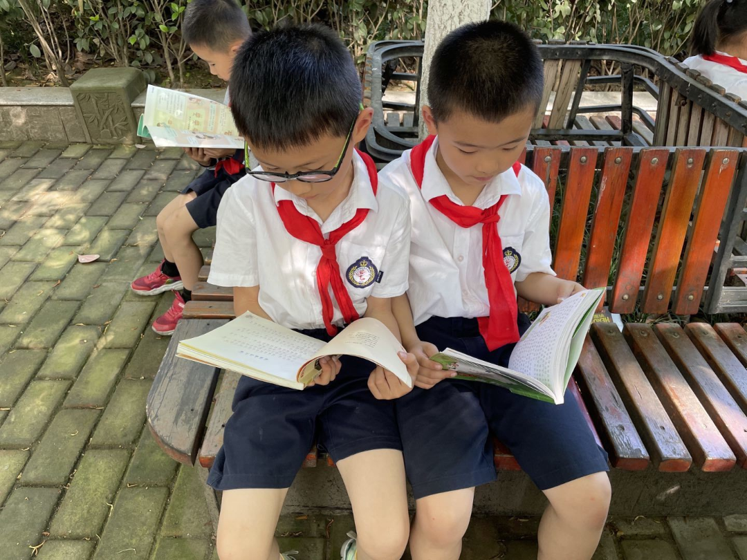 与书同行，不负春光——记天府新区华阳实验小学读书月活动