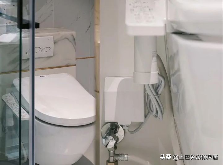 小两口爆改65m²小两房，内嵌冰箱、整墙储物、大落地窗，强！大