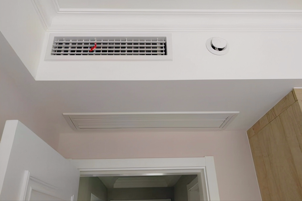 风管机也是近年来许多人的首选,它安装在吊顶内部,美观且不占空间