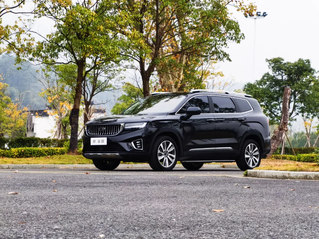 顶配13.96万元的真7座SUV,吉利豪越除了大还有什么?