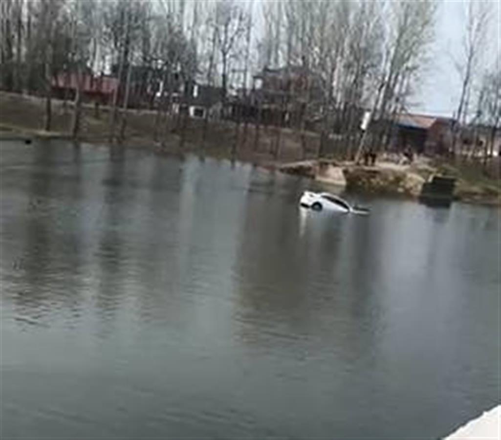 �����ܿ�һС��������У�Сѧ��ʦ�ʹ�����ˮ��������