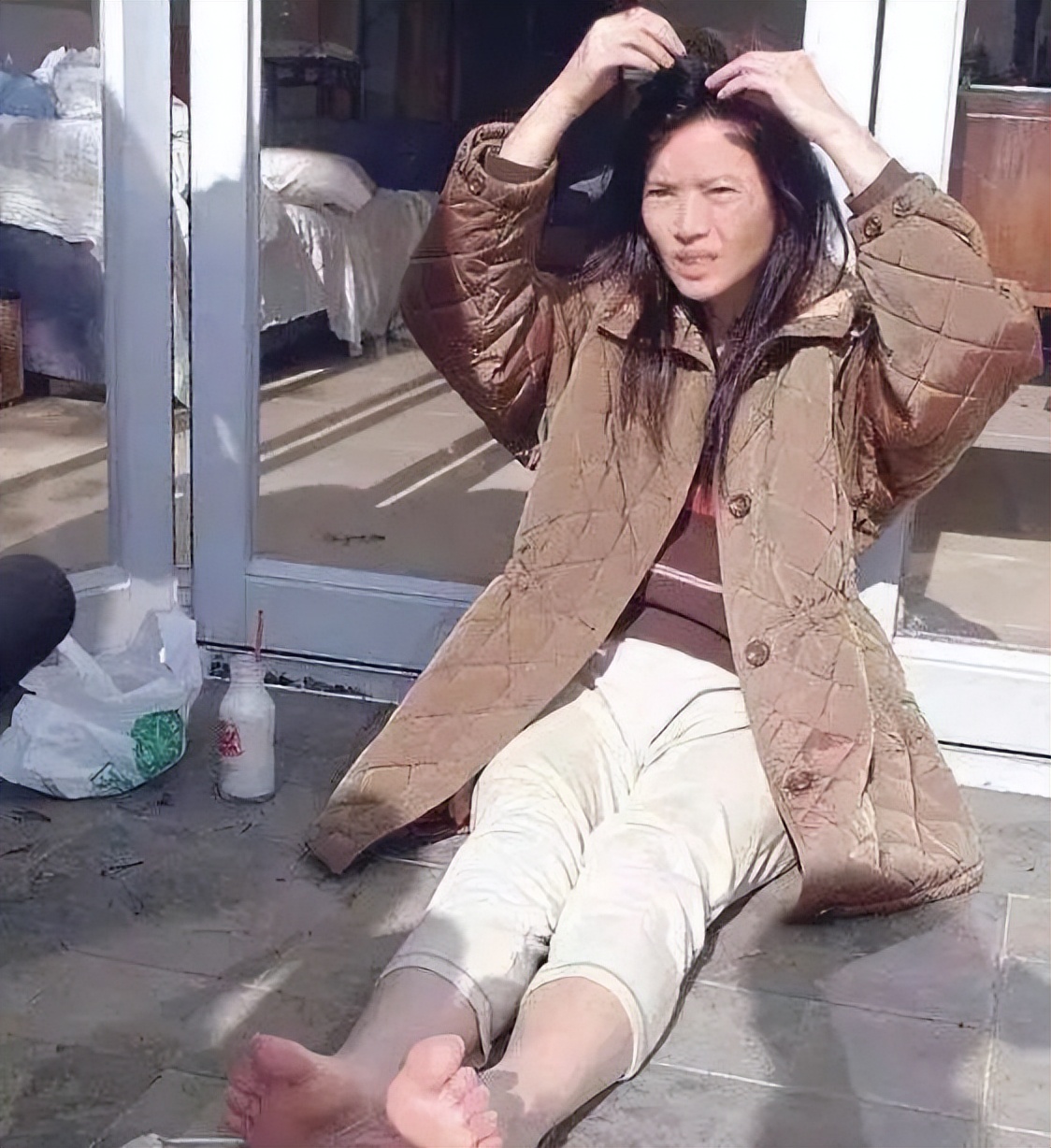 身后事靠朋友，靠救济金度日，这9位港星晚年生活，比你想的凄惨