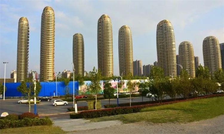 2021年中国十大丑陋建筑来了，到底谁最丑？