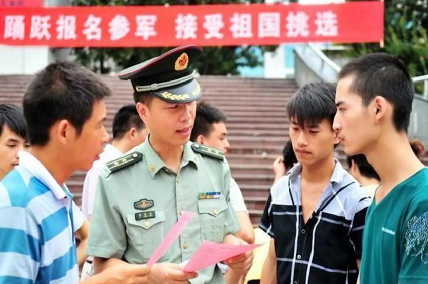 大学生“应征入伍”，2年能拿到多少补助？想参军的还需提前了解