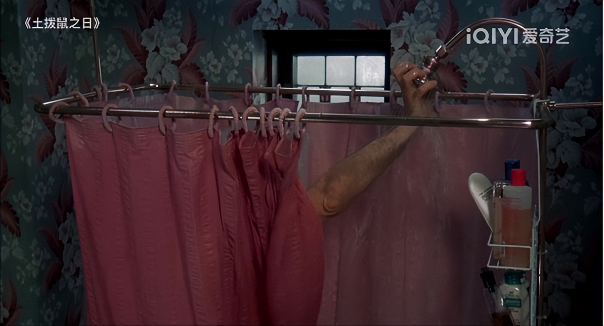 电影《土拨鼠之日》，被困在时间循环里的中年人，如何自我救赎？