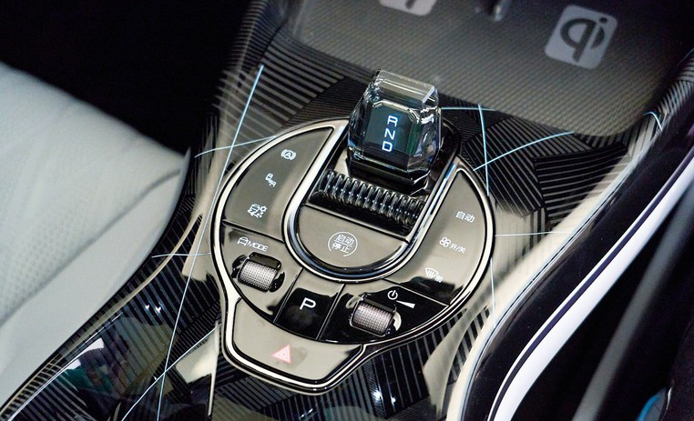 对标Model 3，3.8s破百，续航700KM，比亚迪海豹香不香？