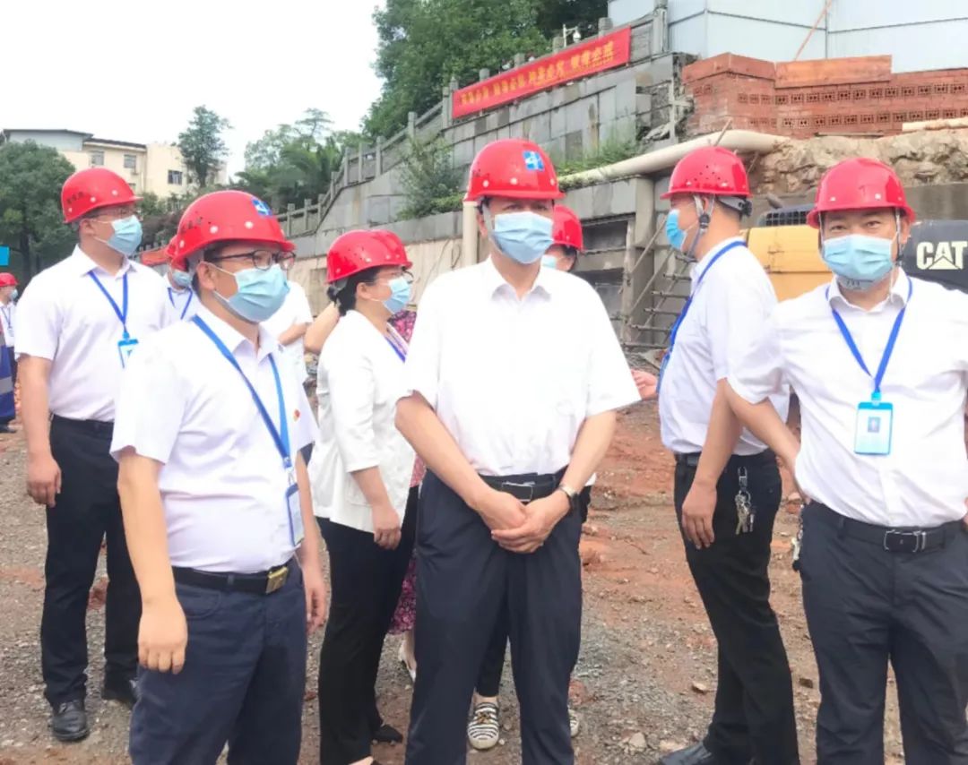 李万千在城区调研区域医疗中心项目建设和《条例》贯彻落实情况