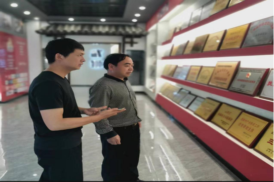 武定县总工会施龙成副主席带队深入企业调研指导产改试点工作