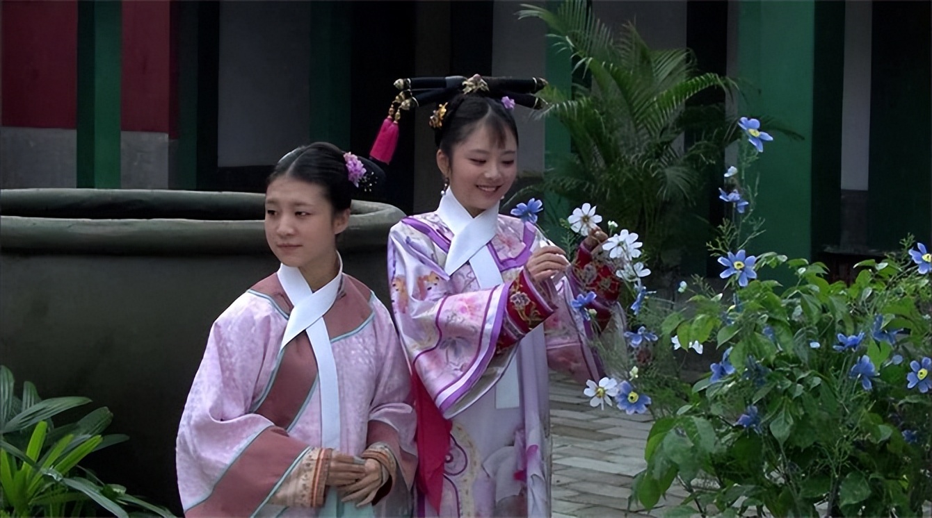 因为家世好,所以意识到淳儿可以侍寝之后,雍正便立刻翻了她的绿头牌