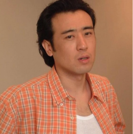 “大器晚成”于和伟：母亲反对他演戏，姐姐卖钢琴送他去戏剧学院