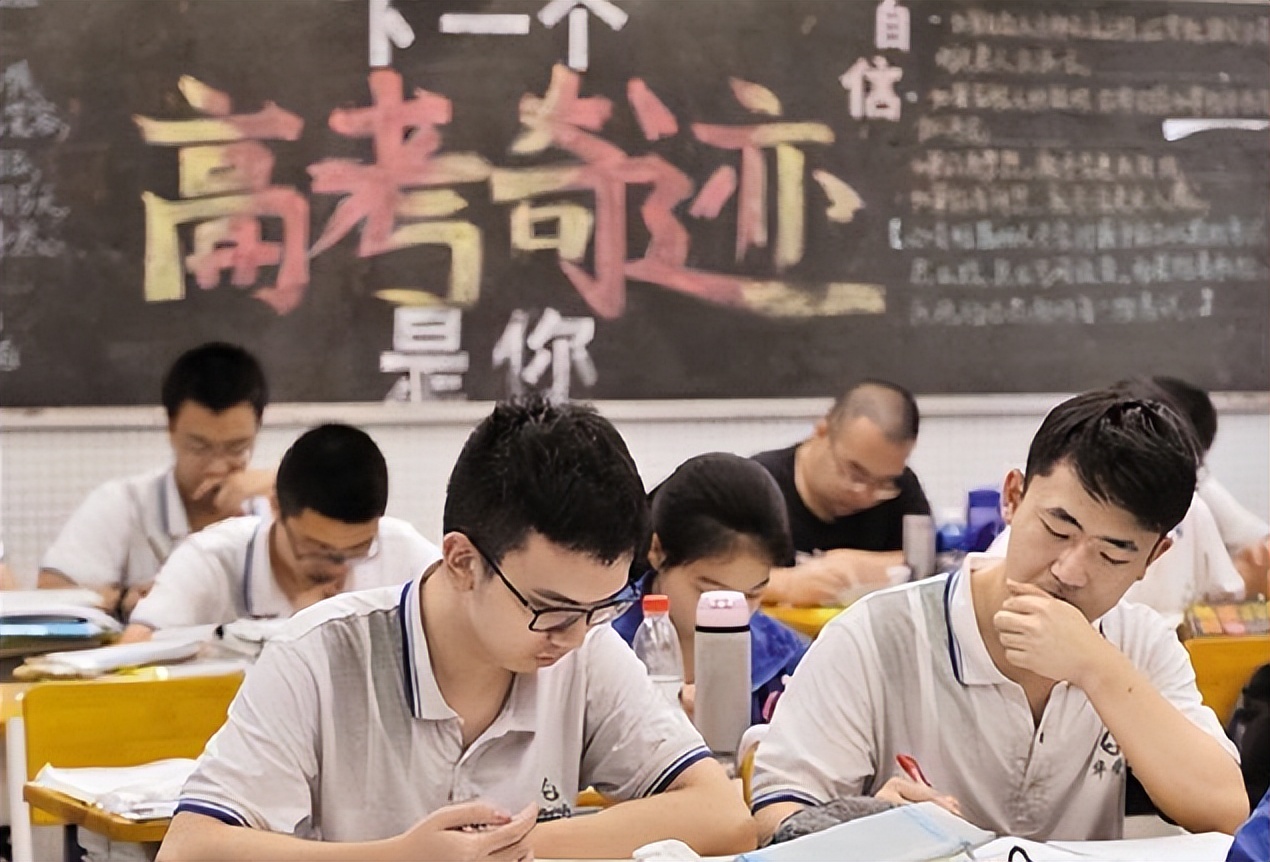 高考当天为啥不让穿校服，是防作弊还是什么原因？老师说出实话