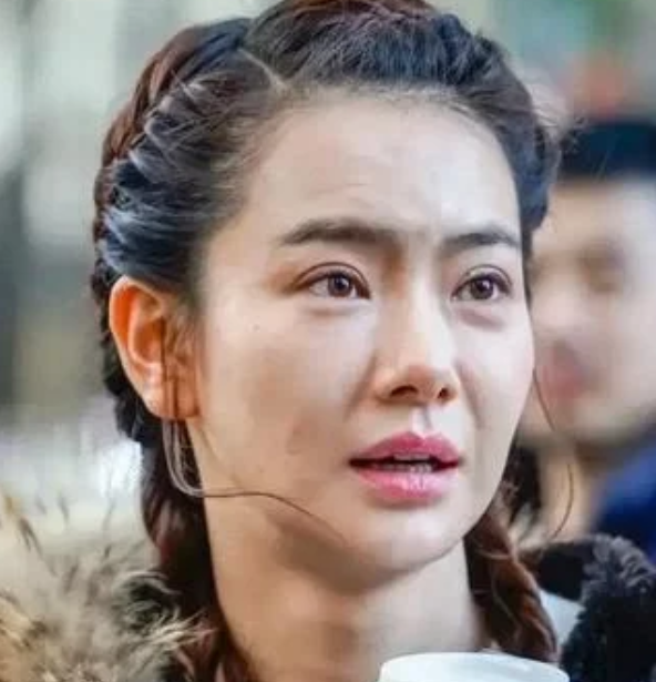 女星“生图”藏不住，颜值崩塌，戚薇躺枪，还不如早年漂亮，真惨