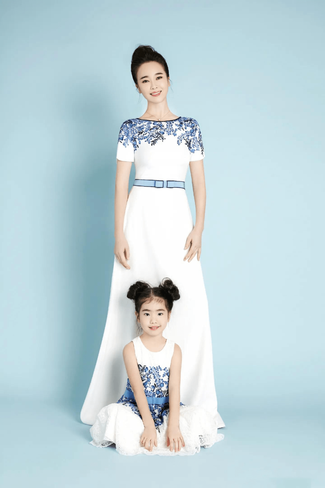 46岁左小青生日照太惊艳,与富豪丈夫结束10年婚姻后,独自带女儿生活