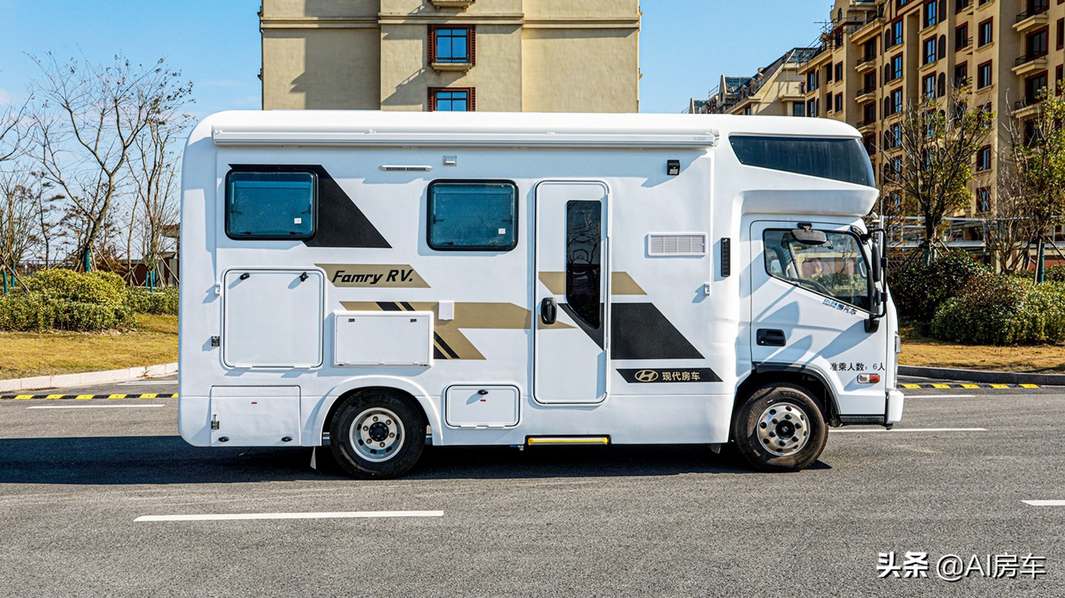 详解现代轻卡房车配28t动力48v用电还带6座6床大空间真牛