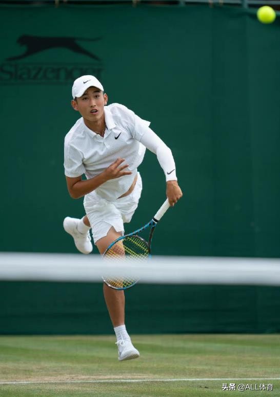 商竣程斬獲草地首勝（三盤險勝晉級！小將商竣程擊退世界第80，迎職業(yè)生涯草地首勝）