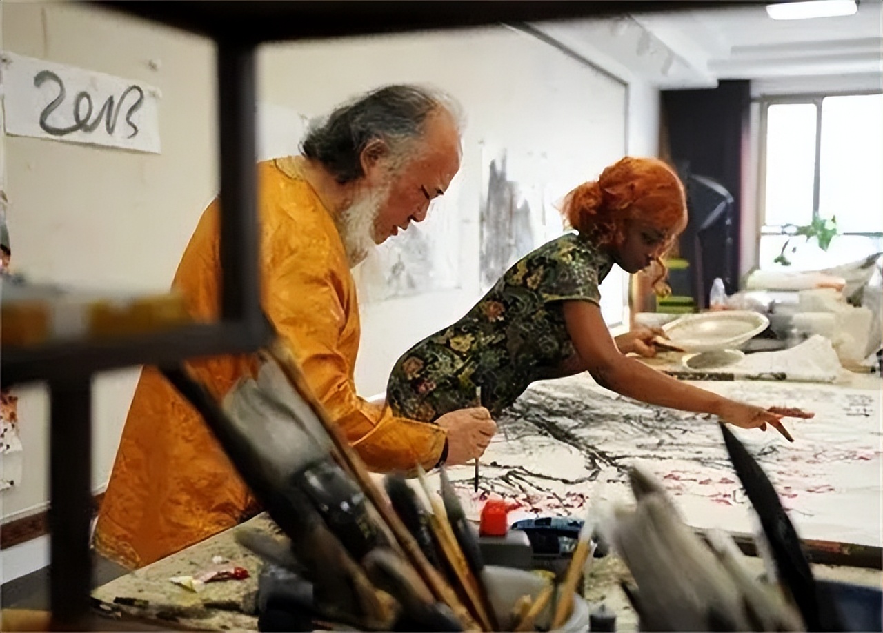 类似于僧侣的不眠之夜动漫(画家杨彦娶非洲少女,恩爱七年却出家,妻子