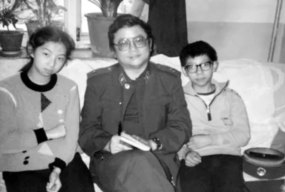 冯小刚遭人陷害，蔡国庆立过3次三等功，军旅男星为何如此优秀？