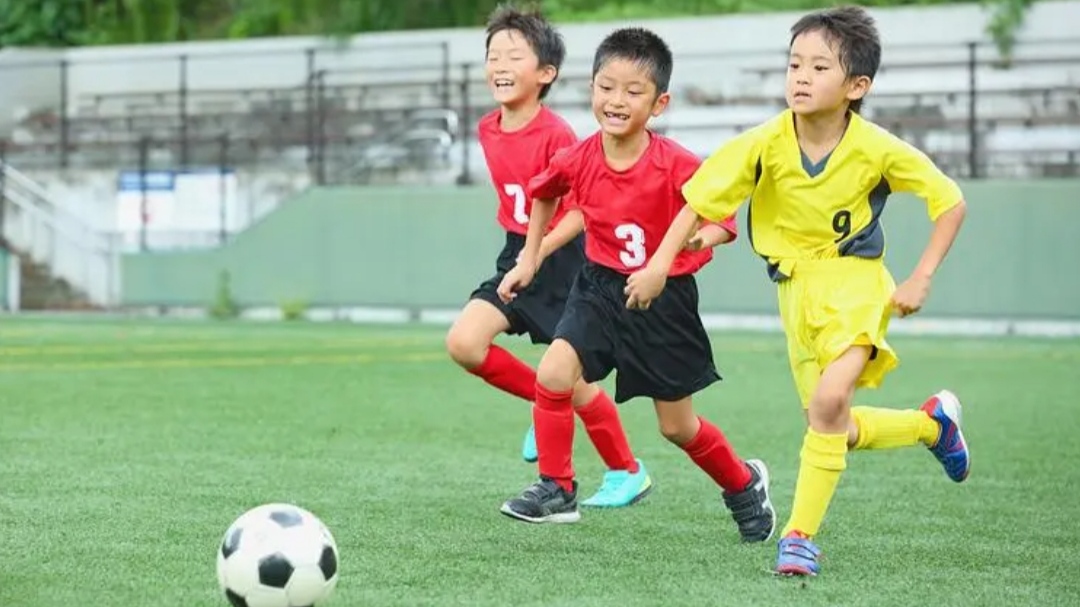 儿童乒乓球体能训练项目有哪些(五个适合小学生的体育项目，让你的孩子健康成长)