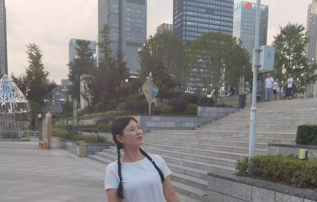 走，到扎佐吃蹄膀去