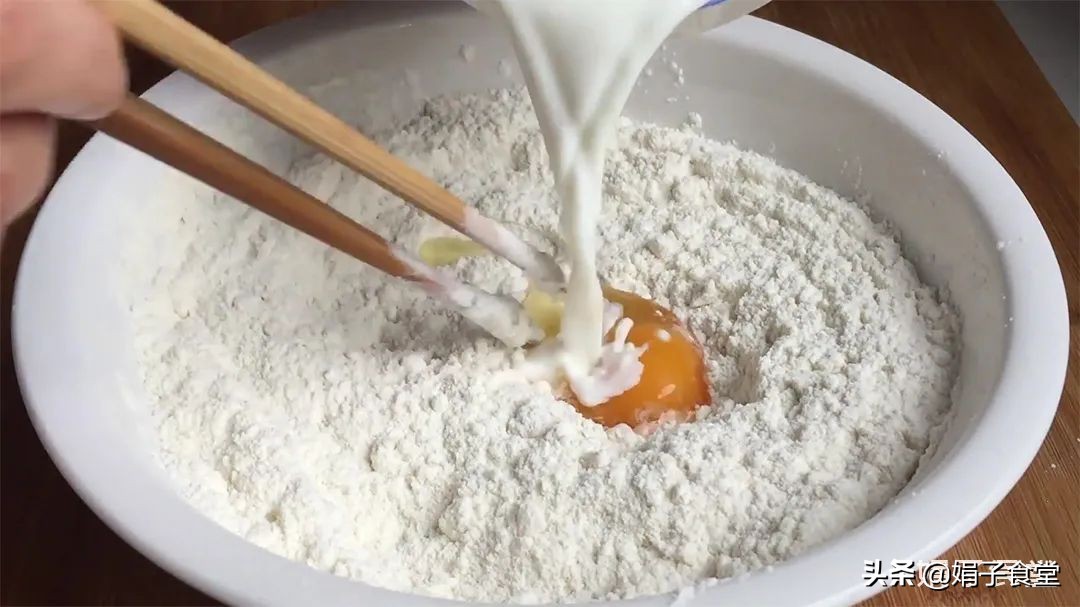 香酥小麻花，做法和配方都告诉你，香甜酥脆，好吃不油腻