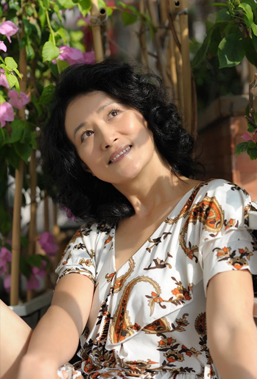 “清咖婆婆”张小磊：嫁圈外丈夫平凡相守几十年，低调做幸福奶奶