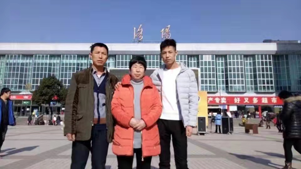 对不起，亲爱的爸妈：我又食言了